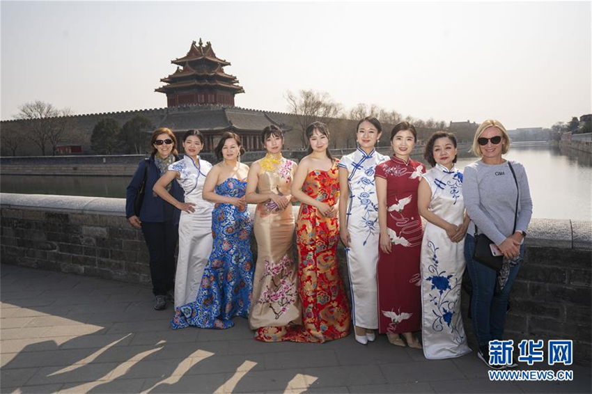 Arbeiterinnen feiern Frauentag mit Modeschau in der verbotenen Stadt