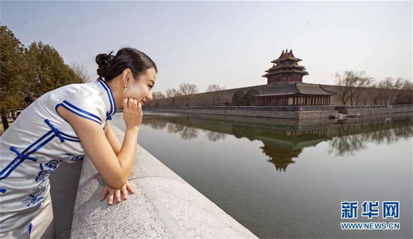 Arbeiterinnen feiern Frauentag mit Modeschau in der verbotenen Stadt
