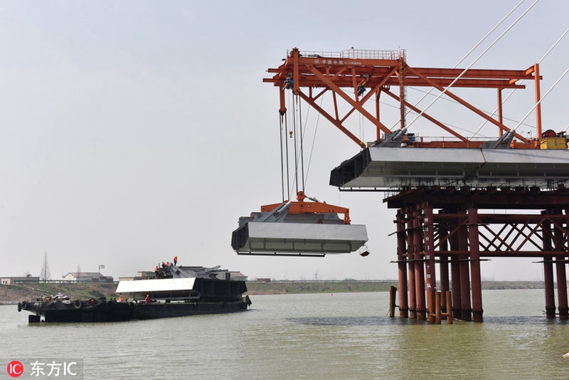 Yuxi-Eisenbahnbrücke über Chaohu-See in wichtiger Bauphase 