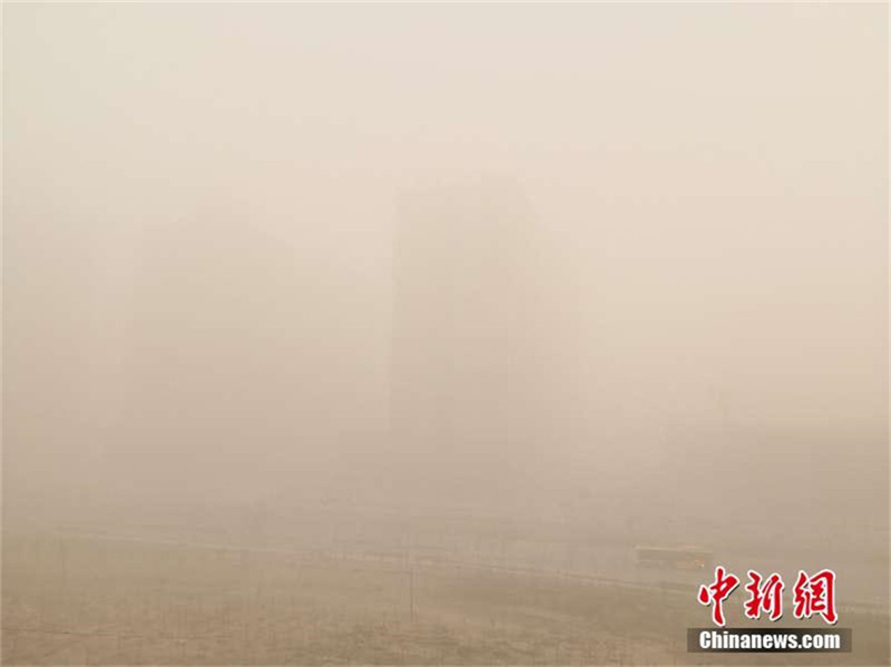 Heftige Sandstürme fegen über Xinjiang