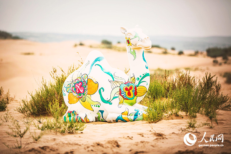 Innere Mongolei: Skurriler Touristenort in der Kubiqi-Wüste