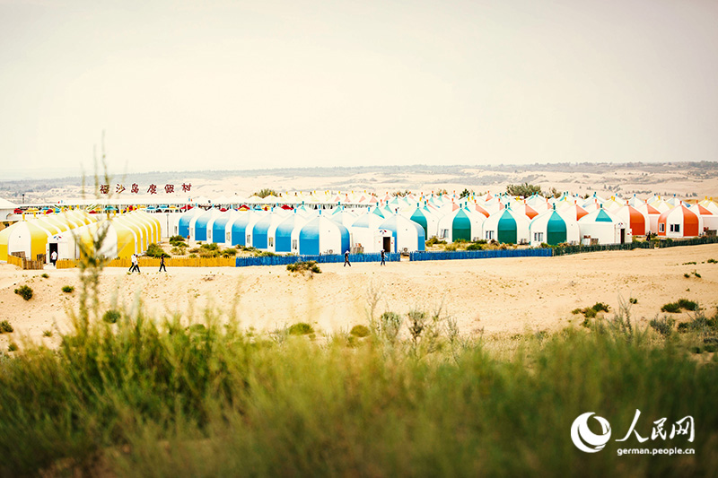 Innere Mongolei: Skurriler Touristenort in der Kubiqi-Wüste