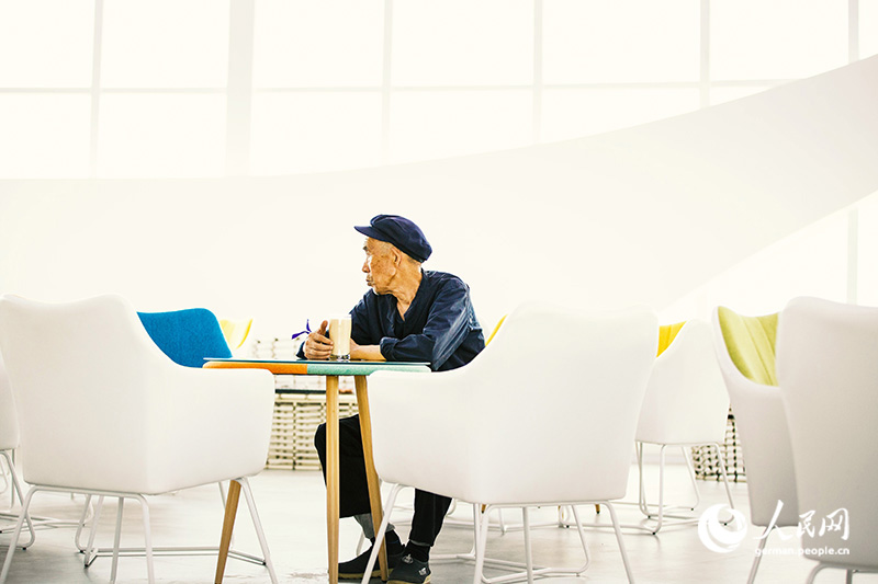 Innere Mongolei: Skurriler Touristenort in der Kubiqi-Wüste