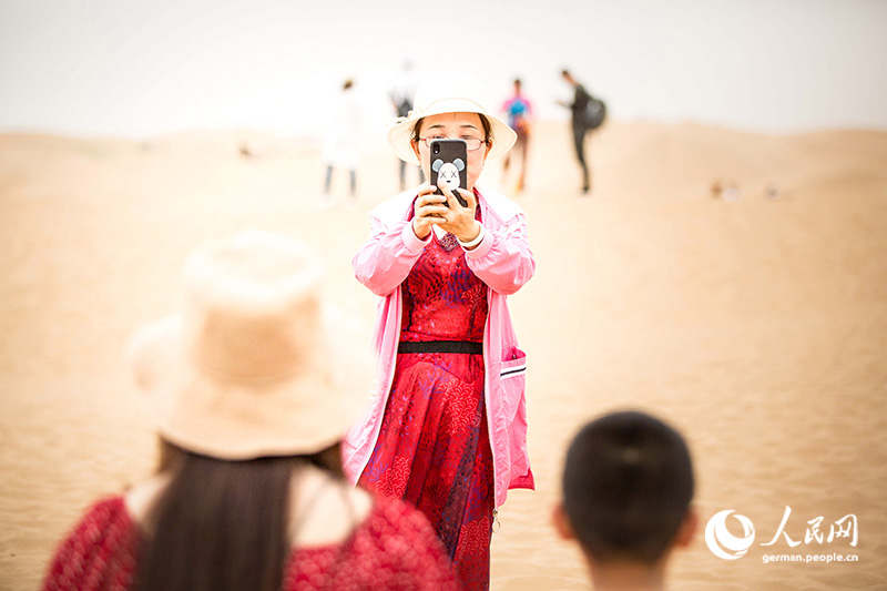 Innere Mongolei: Skurriler Touristenort in der Kubiqi-Wüste