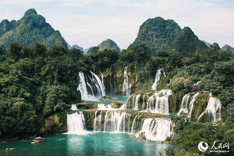 Wasserfall in Guangxi zieht Touristen an