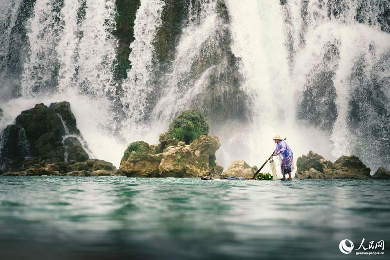 Wasserfall in Guangxi zieht Touristen an