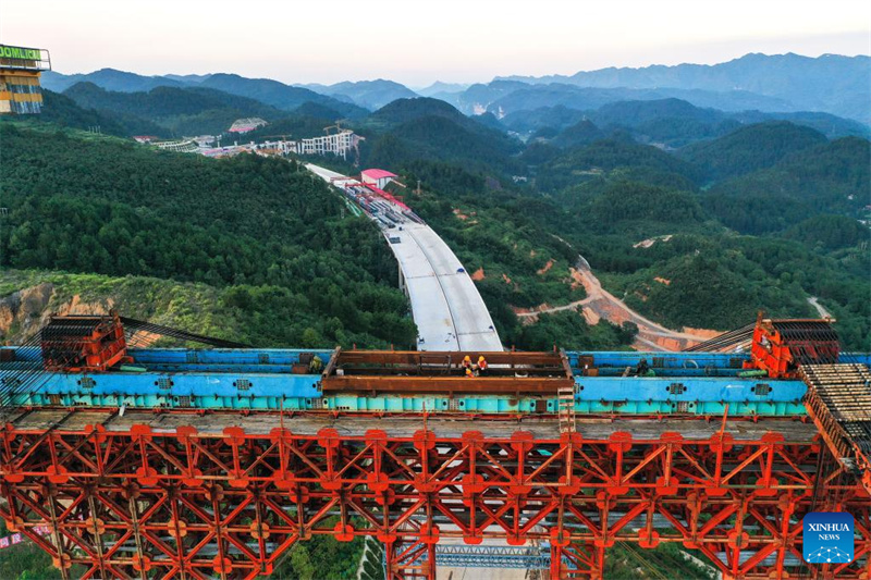 Hauptbogen der gro?en Machanghe-Brücke erfolgreich zusammengefügt
