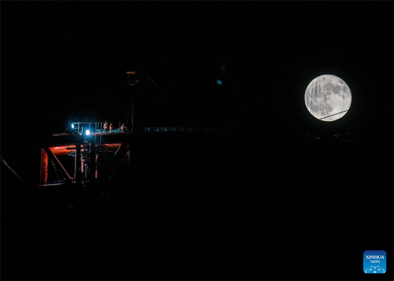 Hauptbogen der gro?en Machanghe-Brücke erfolgreich zusammengefügt