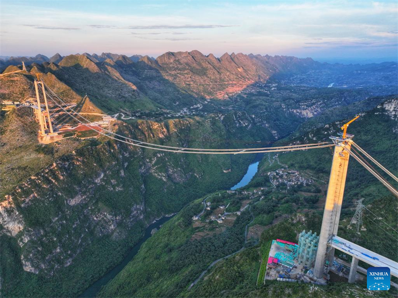 Huajiang-Grand-Canyon-Brücke soll h?chste Brücke der Welt werden