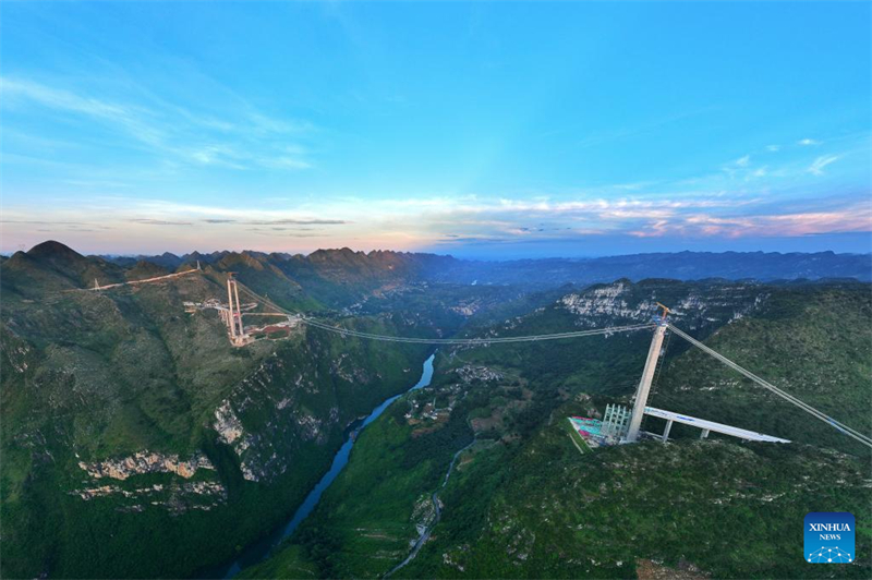 Huajiang-Grand-Canyon-Brücke soll h?chste Brücke der Welt werden