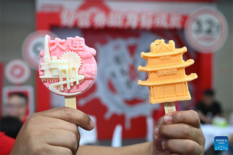 G?ste aus aller Welt genie?en die ?sü?en“ Entwicklungen der chinesischen Eiscreme-Industrie