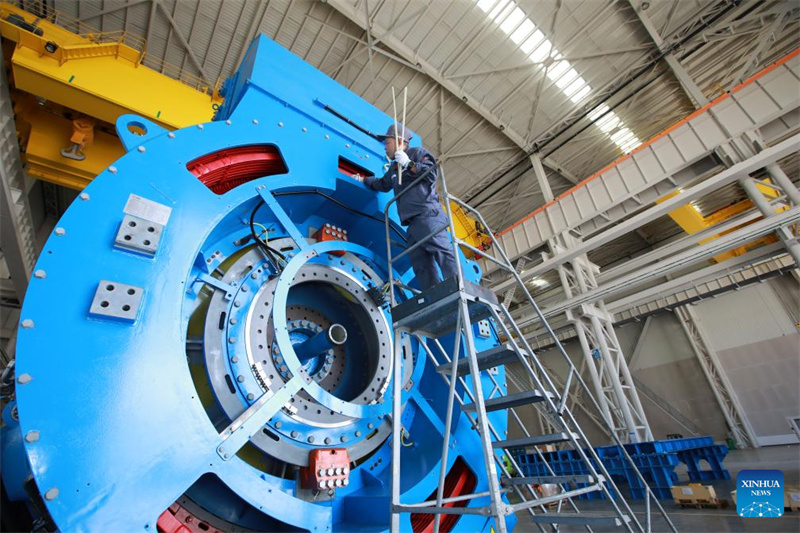 China produziert die gr??te schwimmende Offshore-Windkraftanlage der Welt