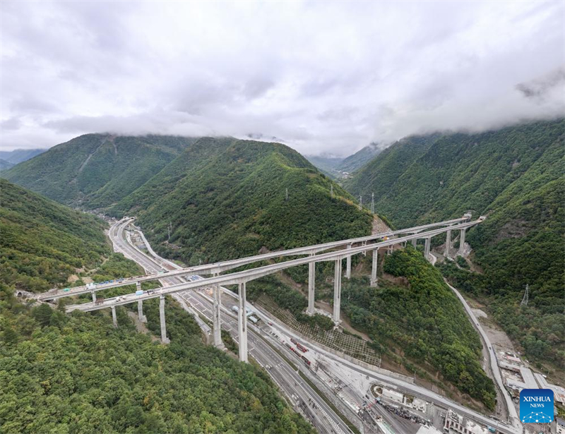 Neue Schnellstra?e soll Touristen Zugang zum Jiuzhaigou erleichtern