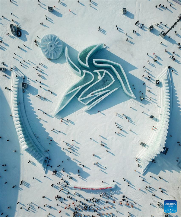 Gr??ter Eis- und Schnee-Themenpark der Welt in Harbin er?ffnet