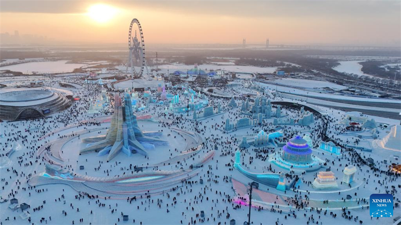 Gr??ter Eis- und Schnee-Themenpark der Welt in Harbin er?ffnet
