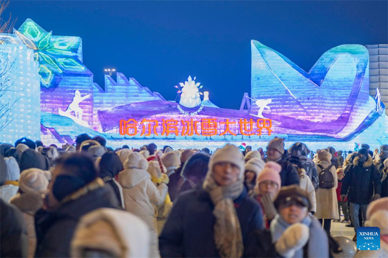 Gr??ter Eis- und Schnee-Themenpark der Welt in Harbin er?ffnet