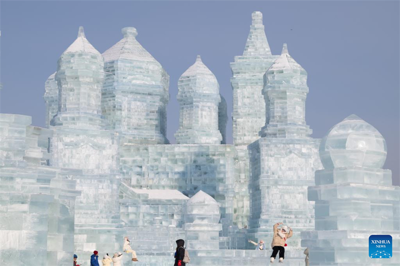 Gr??ter Eis- und Schnee-Themenpark der Welt in Harbin er?ffnet
