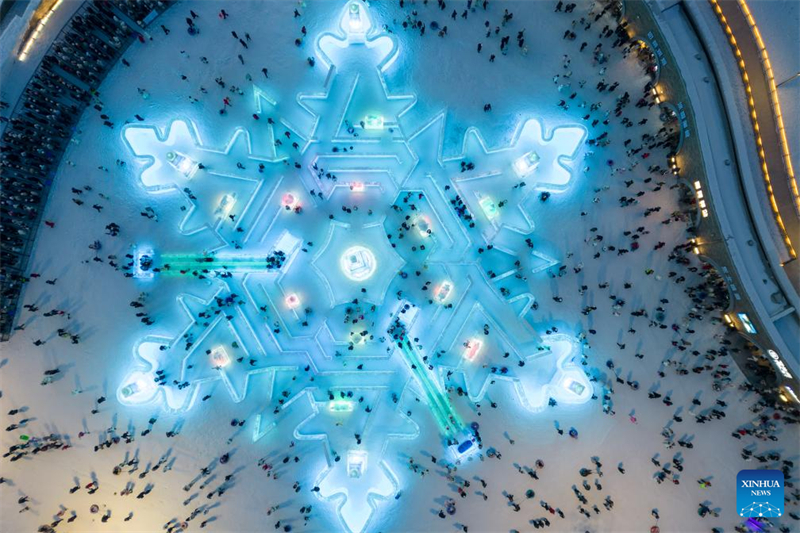 Gr??ter Eis- und Schnee-Themenpark der Welt in Harbin er?ffnet