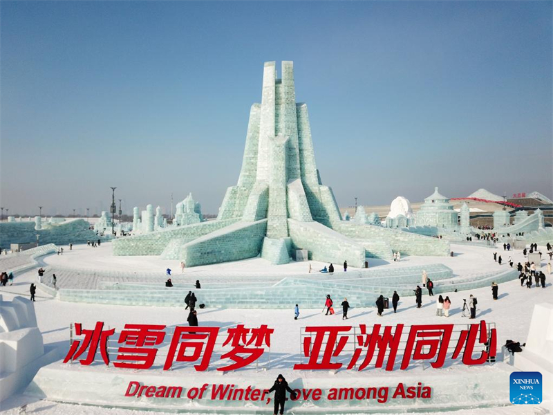 Gr??ter Eis- und Schnee-Themenpark der Welt in Harbin er?ffnet