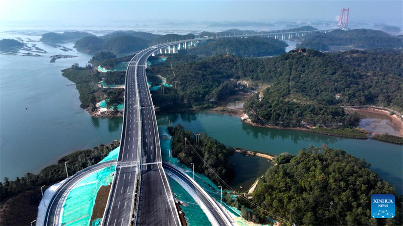 L?ngste Meeresbrücke in Guangxi für Verkehr freigegeben