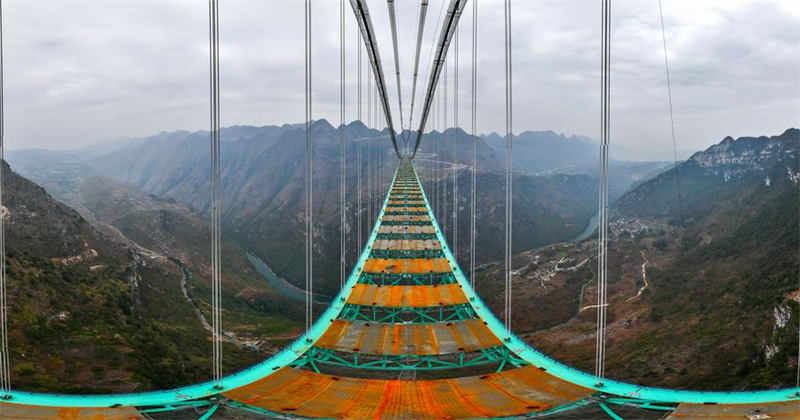 Huajiang-Grand-Canyon-Brücke im Südwesten Chinas bereit zur Schlie?ung