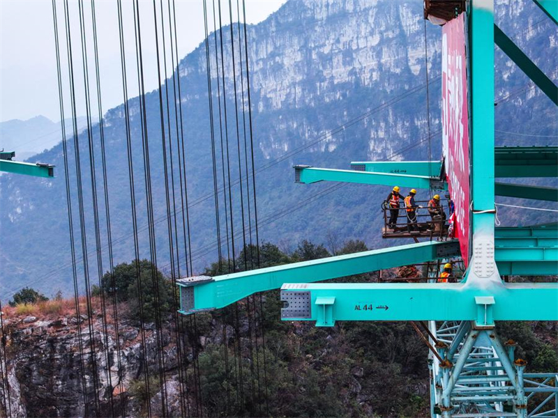 Huajiang-Grand-Canyon-Brücke im Südwesten Chinas bereit zur Schlie?ung