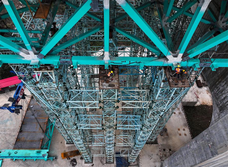 Huajiang-Grand-Canyon-Brücke im Südwesten Chinas bereit zur Schlie?ung