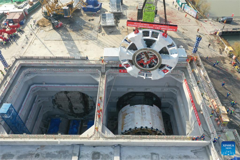 Zeremonielle Montage des Bohrkopfes der Schildvortriebsmaschine ?Jianghaihao“