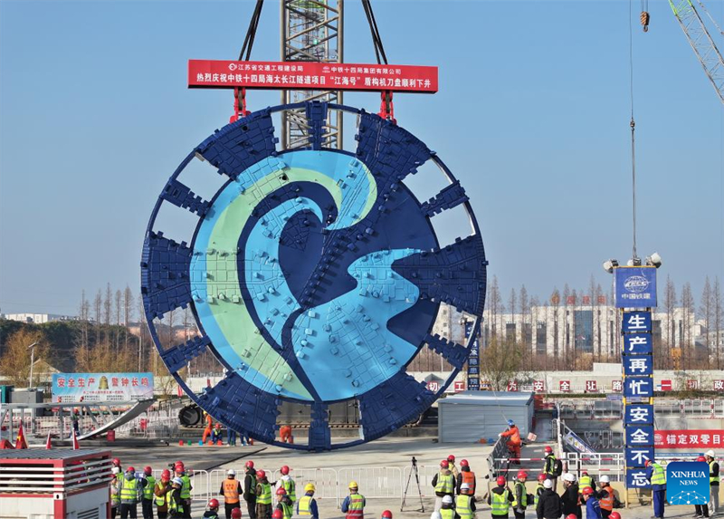 Zeremonielle Montage des Bohrkopfes der Schildvortriebsmaschine ?Jianghaihao“