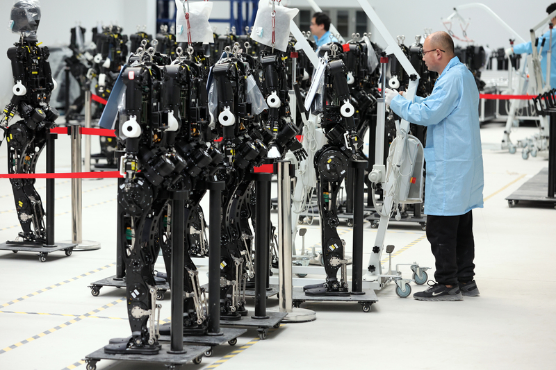 Shanghais erste Fabrik für humanoide Roboter beginnt mit Massenproduktion