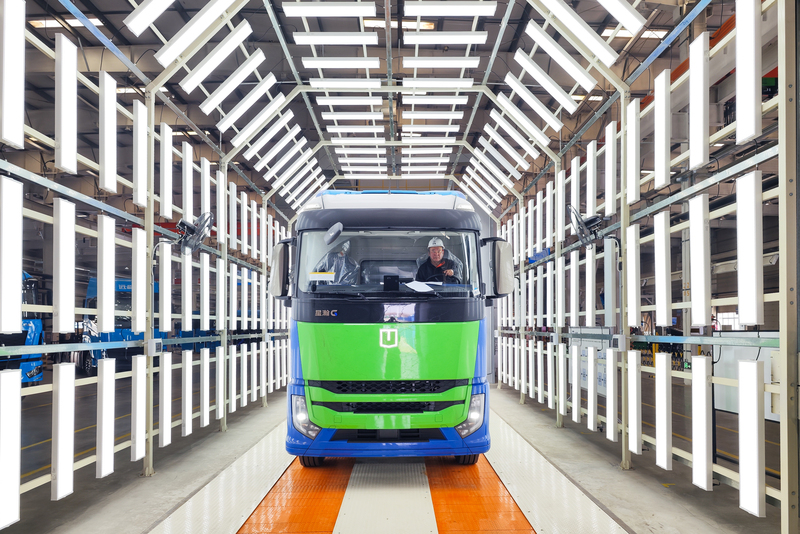 Chinas erster wasserstoffbetriebener Schwerlastkraftwagen startet Serienbetrieb