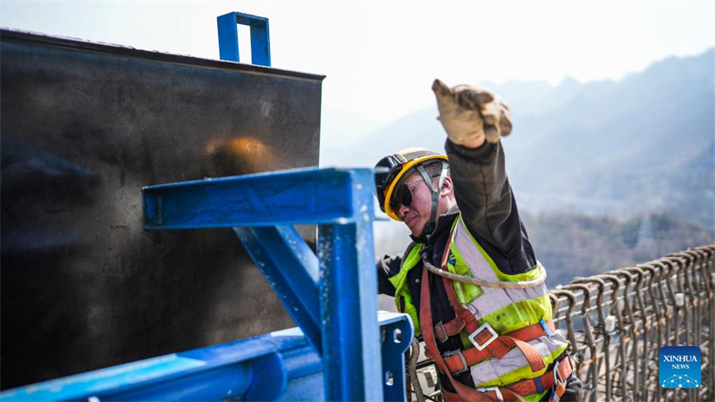 Bau der gro?en Liuzhi-Brücke im Südwesten Chinas geht in die Endphase