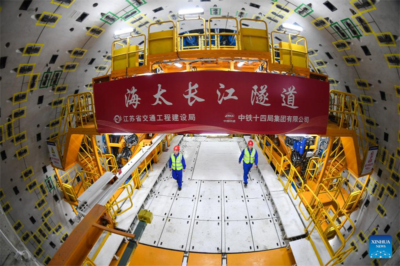 China pr?sentiert riesige Tunnelbohrmaschine für Jangtse-Projekt