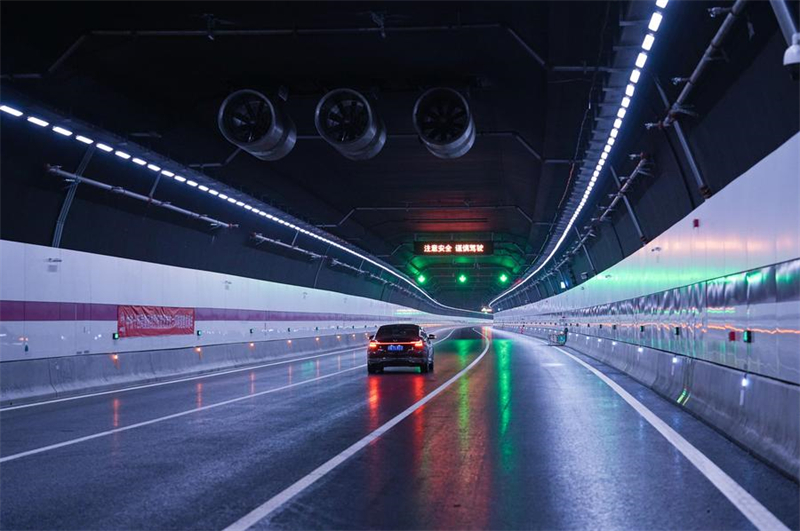 Renovierungsprojekt auf ?stlicher Ringstra?e in Beijing für Verkehr freigegeben