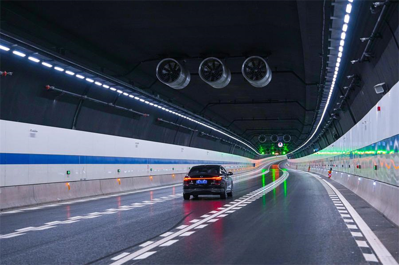 Renovierungsprojekt auf ?stlicher Ringstra?e in Beijing für Verkehr freigegeben