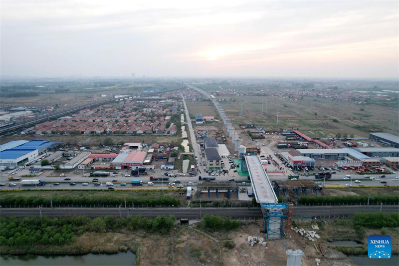 Drehbrücke der Intercity-Strecke Shijiazhuang-Hengshui-Cangzhou-Huanghua Hafen im Bau