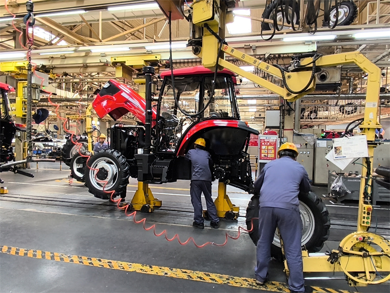 China YTO: Alle drei Minuten l?uft ein Traktor vom Band