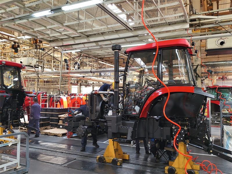 China YTO: Alle drei Minuten l?uft ein Traktor vom Band