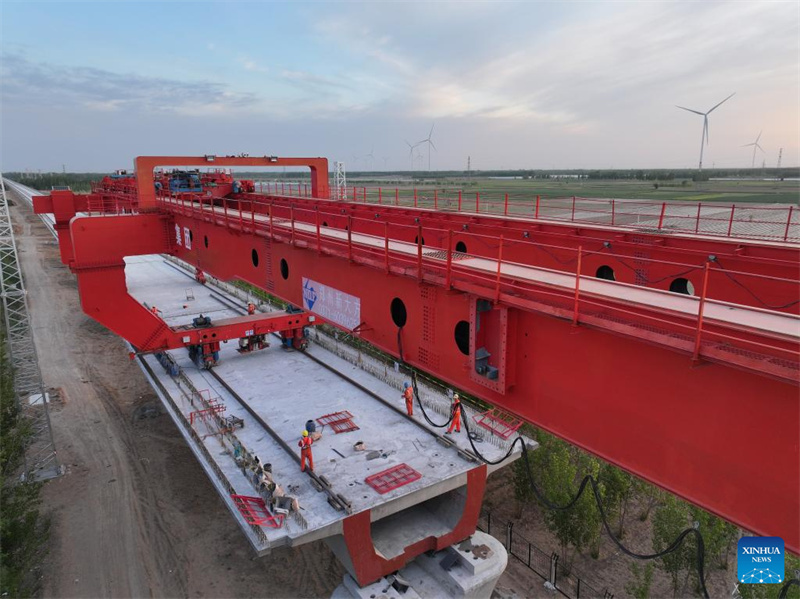 Die Tr?germontage im Abschnitt Hebei der Hochgeschwindigkeitsstrecke Xiong’an–Shangqiu ist vollst?ndig abgeschlossen