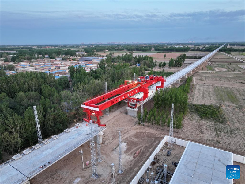 Die Tr?germontage im Abschnitt Hebei der Hochgeschwindigkeitsstrecke Xiong’an–Shangqiu ist vollst?ndig abgeschlossen