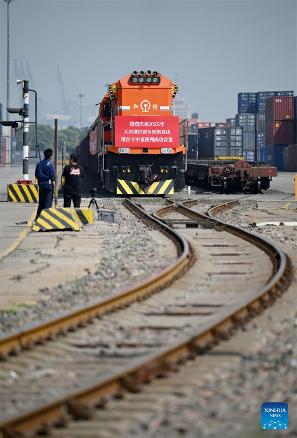 China-Zentralasien-Güterzug f?hrt von Tianjin nach Taschkent