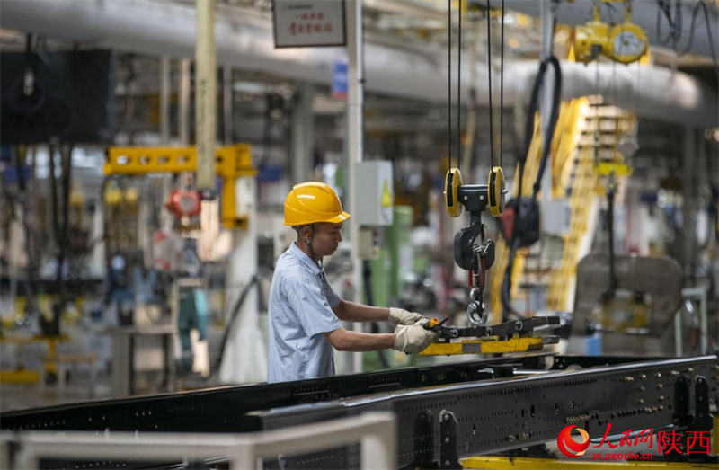 Intelligente Produktion von schweren Lkw in der Fabrik von Shaanxi Automobile