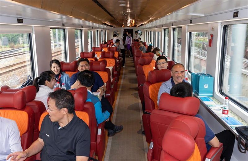 Erster Sightseeing-Zug in der Region Beijing-Tianjin-Hebei f?hrt in Hauptstadt ab