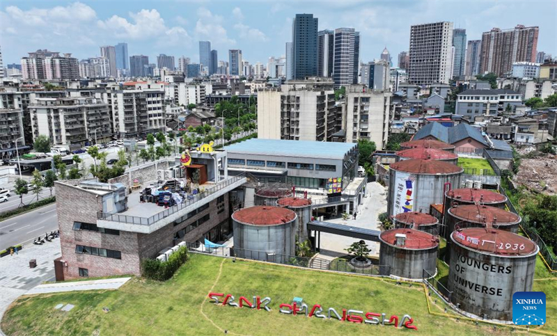 Ehemaliges ?ldepot: Konsumerlebnisse im Industriedesign