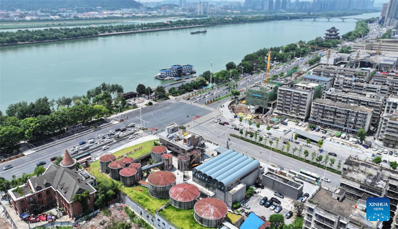 Ehemaliges ?ldepot: Konsumerlebnisse im Industriedesign