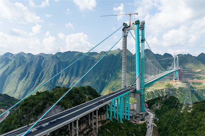 Die Bauarbeiten an der h?chsten Brücke der Welt sind zu über 98 Prozent abgeschlossen