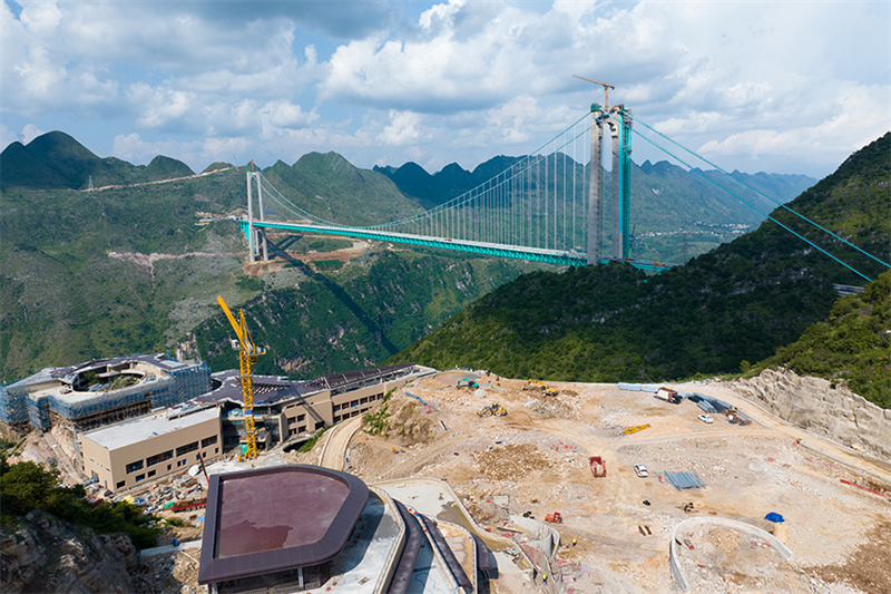 Die Bauarbeiten an der h?chsten Brücke der Welt sind zu über 98 Prozent abgeschlossen