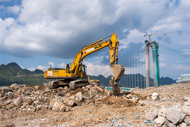 Die Bauarbeiten an der h?chsten Brücke der Welt sind zu über 98 Prozent abgeschlossen