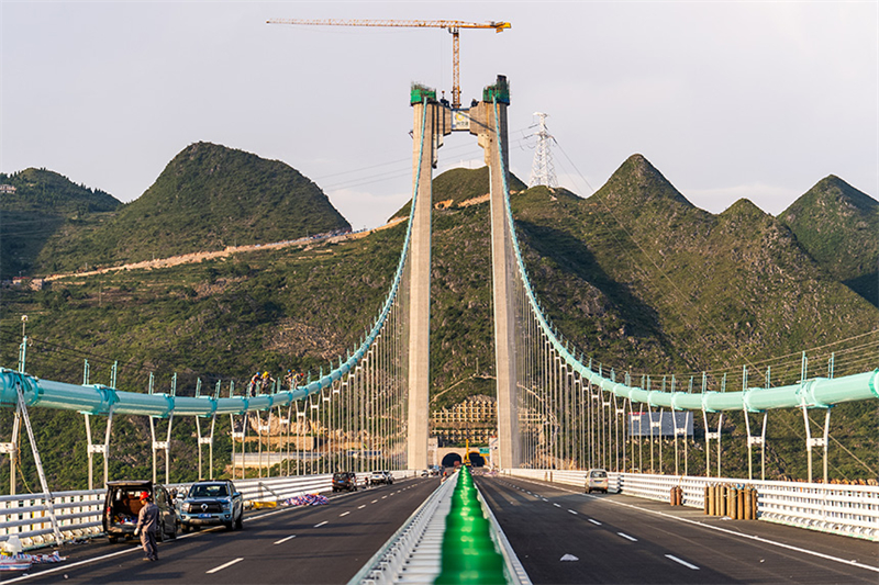 Die Bauarbeiten an der h?chsten Brücke der Welt sind zu über 98 Prozent abgeschlossen