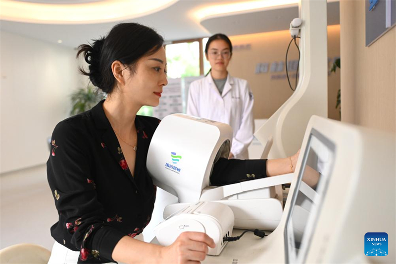 Dorfgemeinschaft nutzt aktiv M?glichkeiten zur Reduktion von Umweltbelastungen und Kohlenstoffemissionen